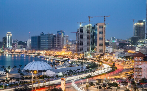 luanda marginal at night